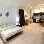 Large Near Train Station, Very Appartement Nîmes